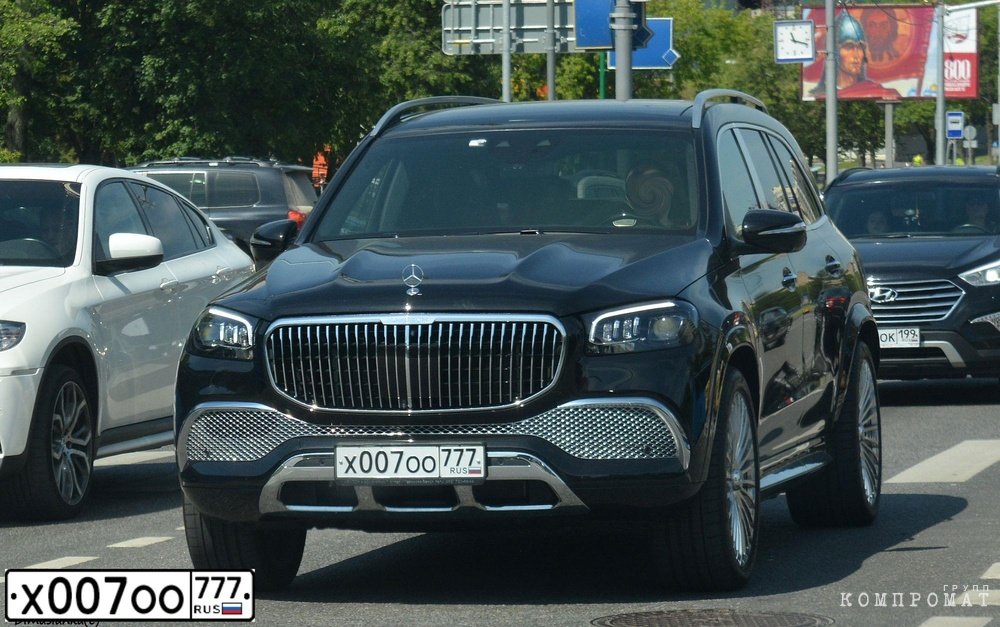 Mercedes-Maybach GLS 600, записанный на мать Поляковой