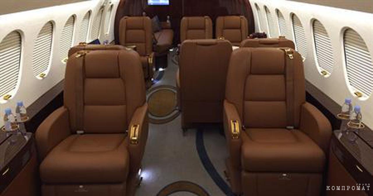 Интерьер бизнес-джета Falcon 7Х С-GLXC. Источник: JetVIP Business Aviation