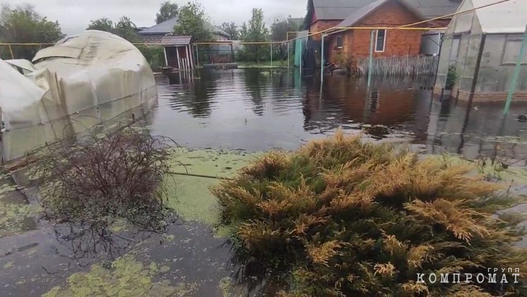 Поселок Бажово, где воды из шахт вместе с дождевыми затопили дворы